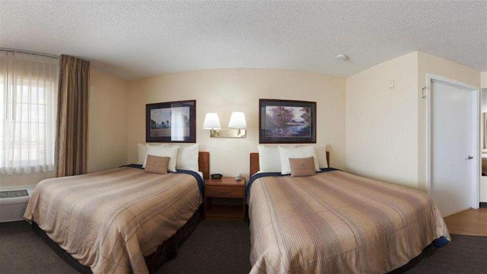 Mainstay Suites Emporia Bagian luar foto