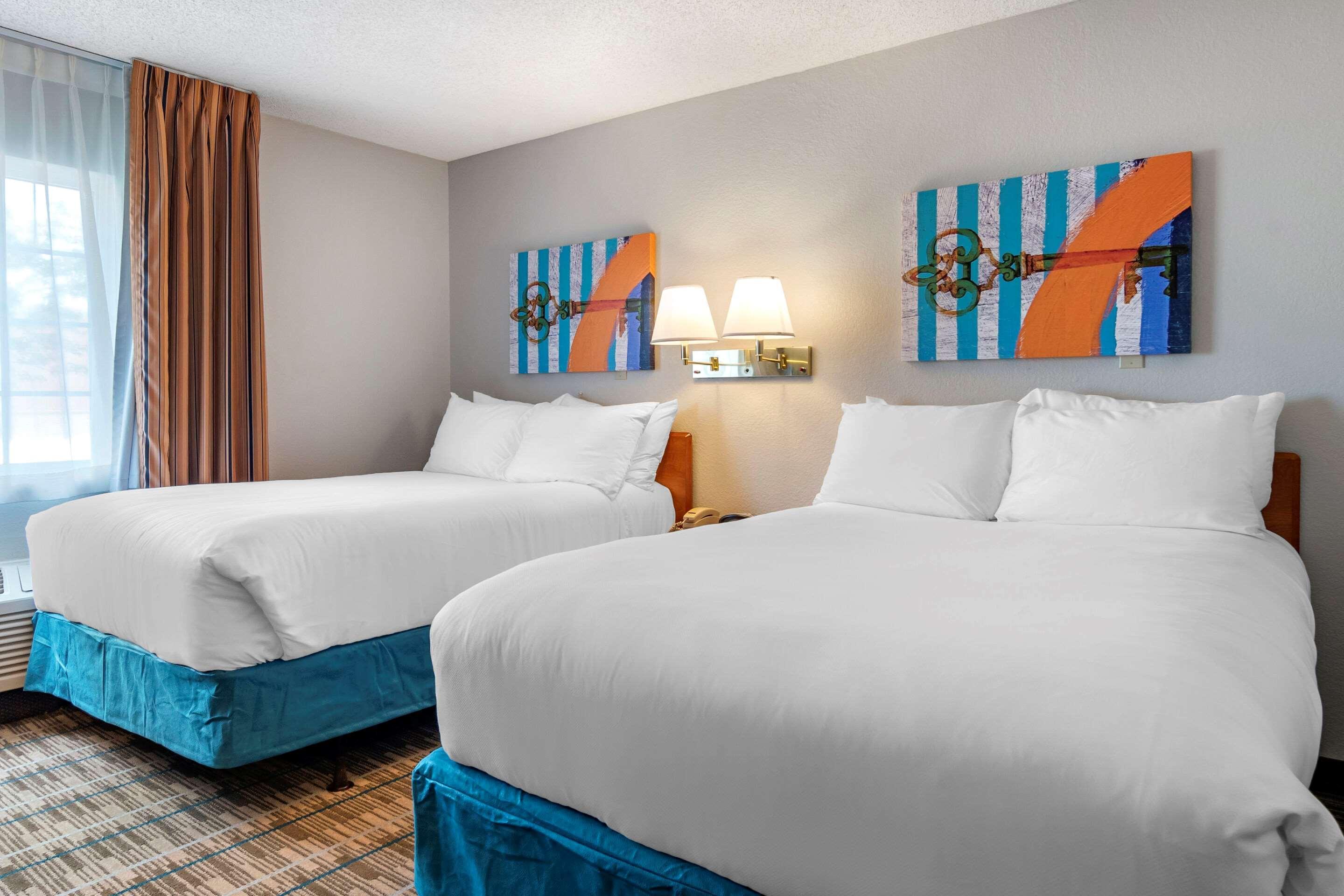 Mainstay Suites Emporia Bagian luar foto