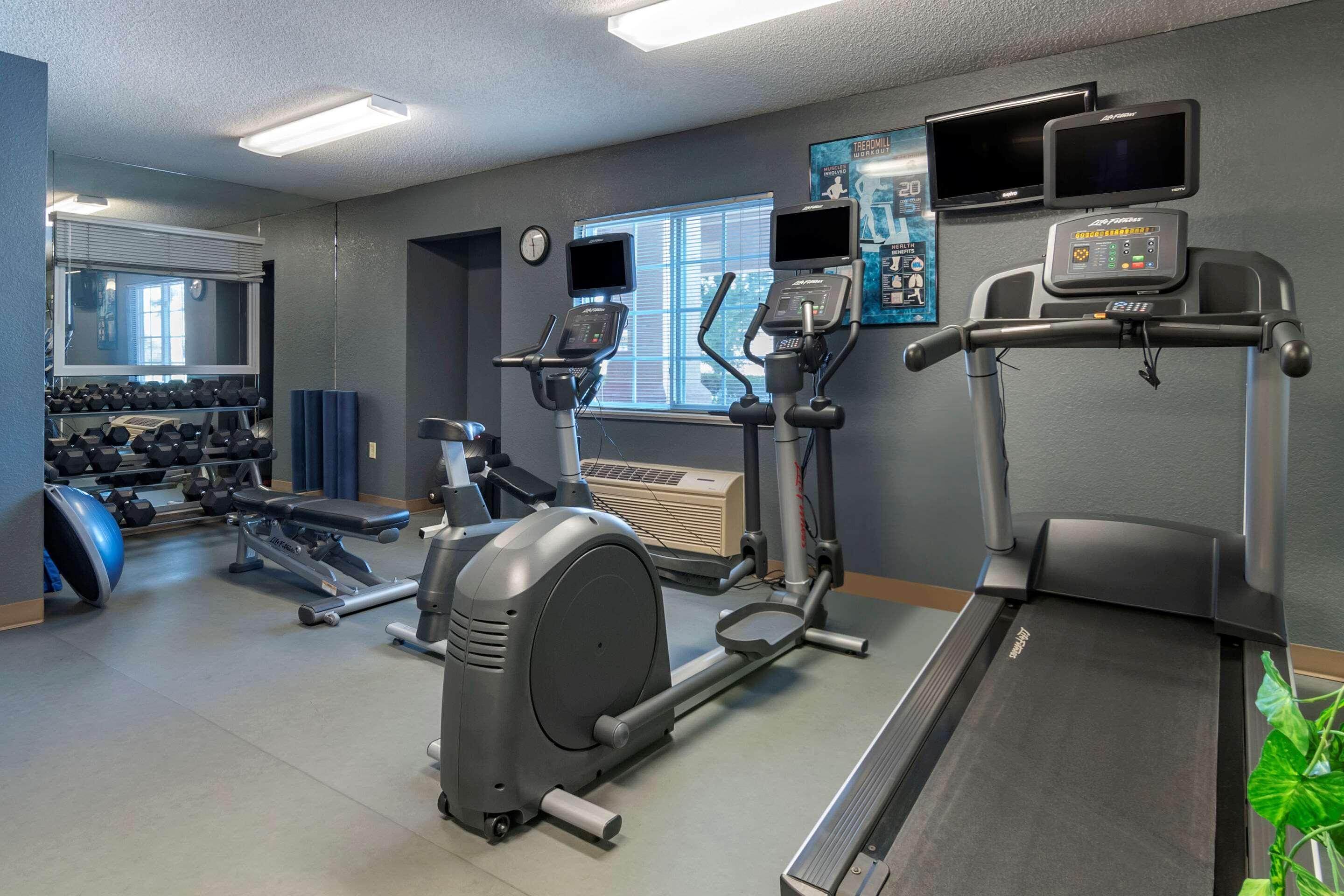 Mainstay Suites Emporia Bagian luar foto