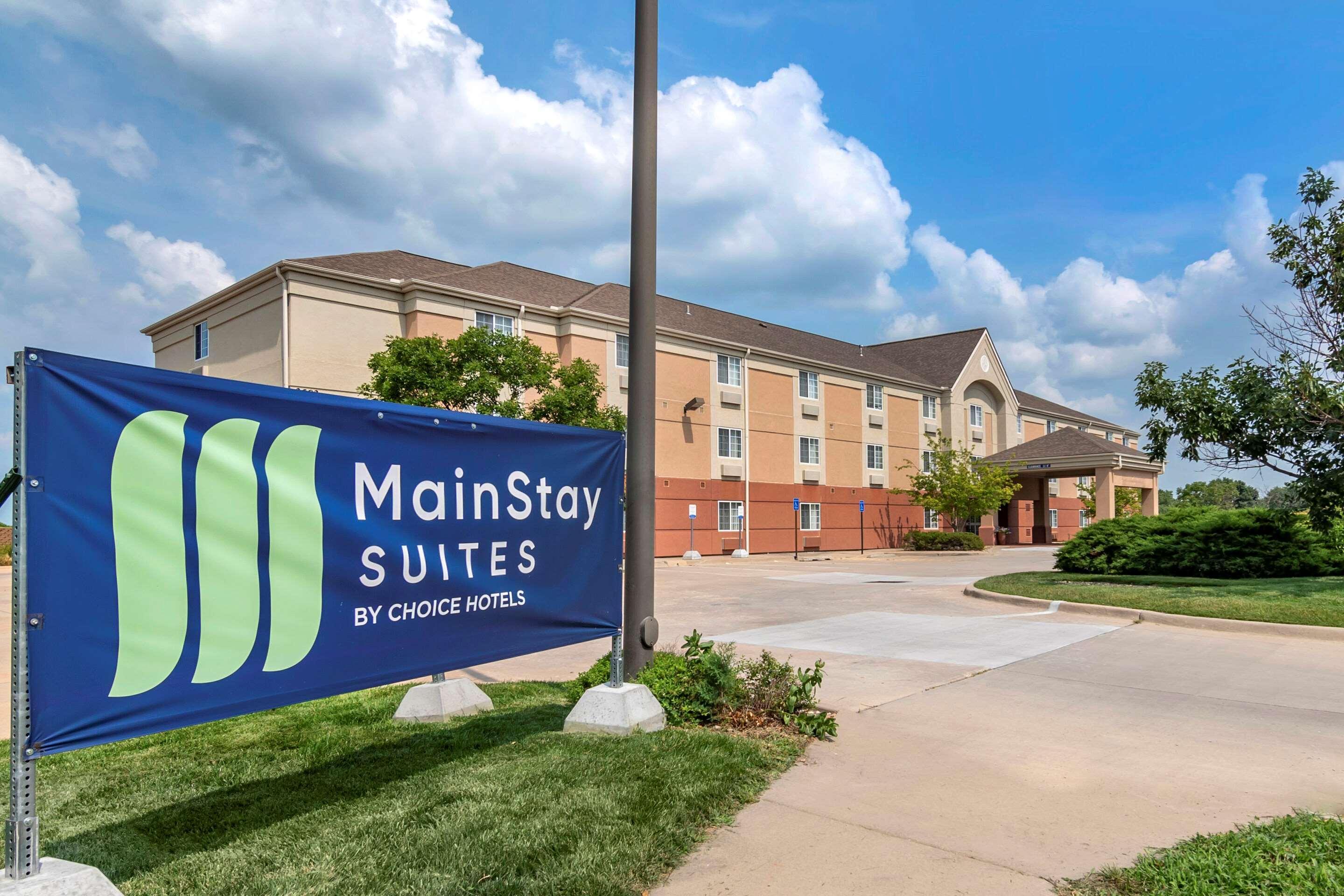 Mainstay Suites Emporia Bagian luar foto