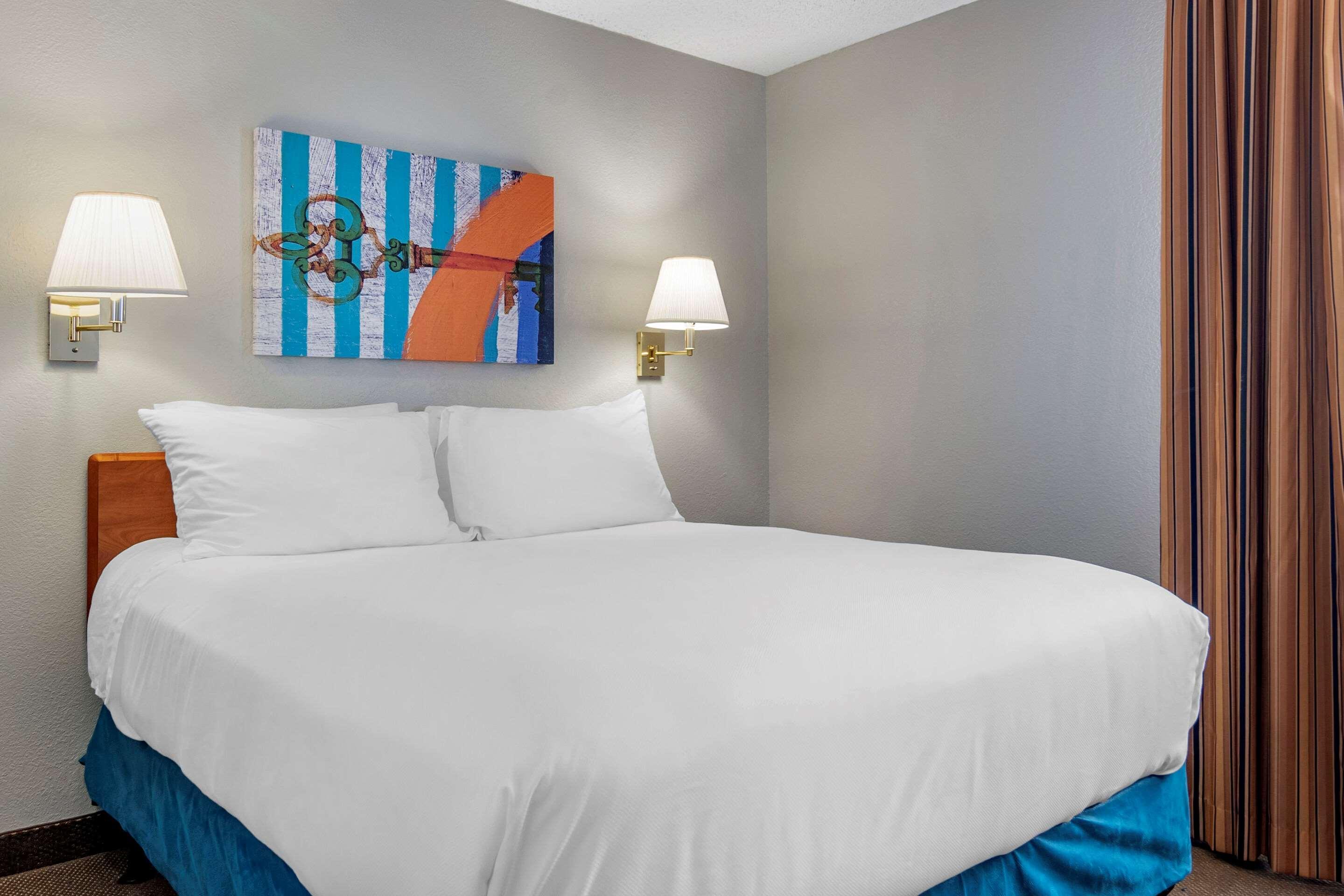 Mainstay Suites Emporia Bagian luar foto
