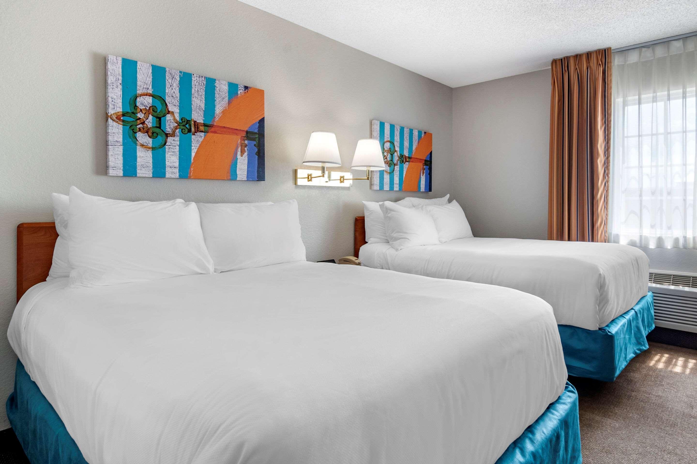 Mainstay Suites Emporia Bagian luar foto
