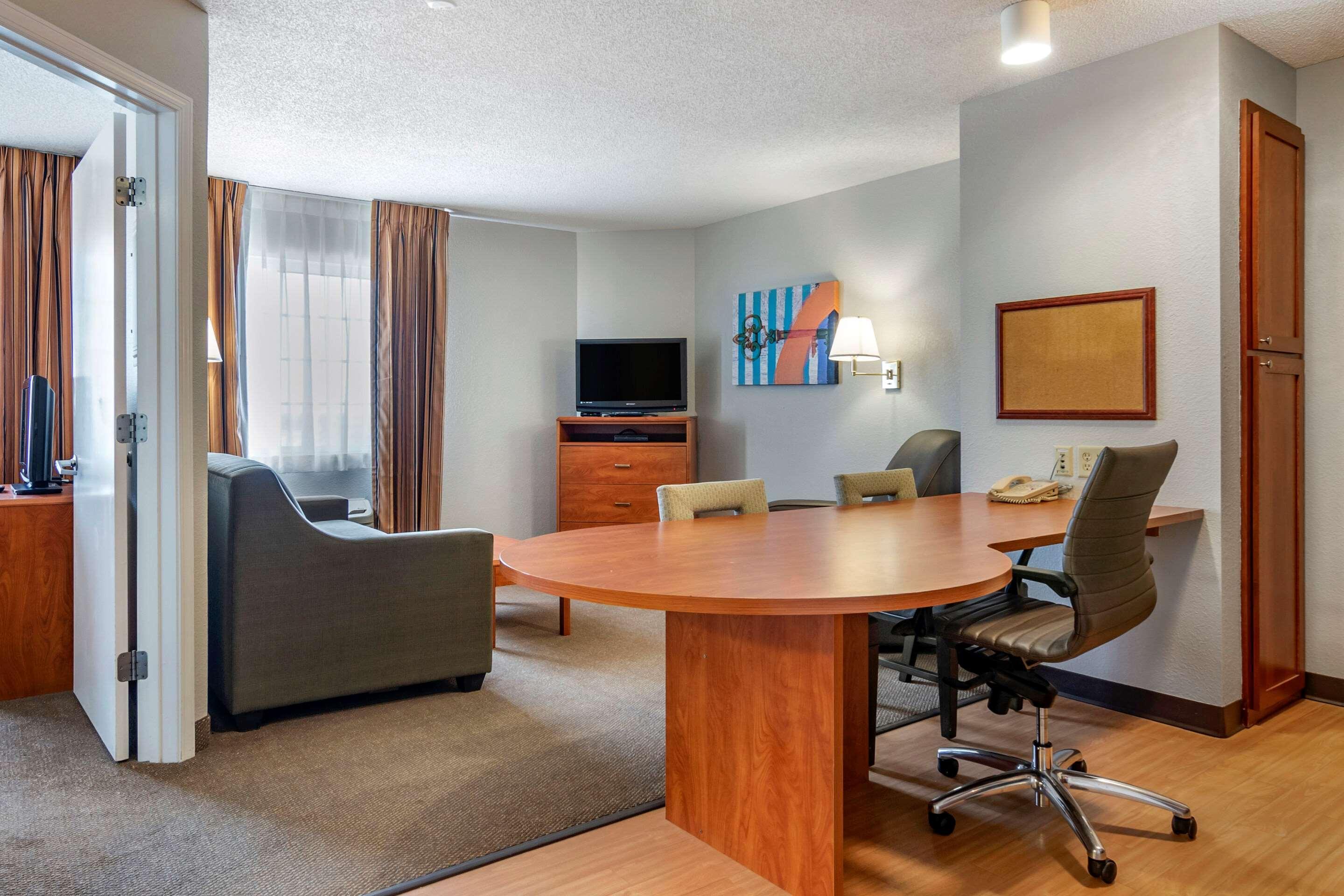 Mainstay Suites Emporia Bagian luar foto