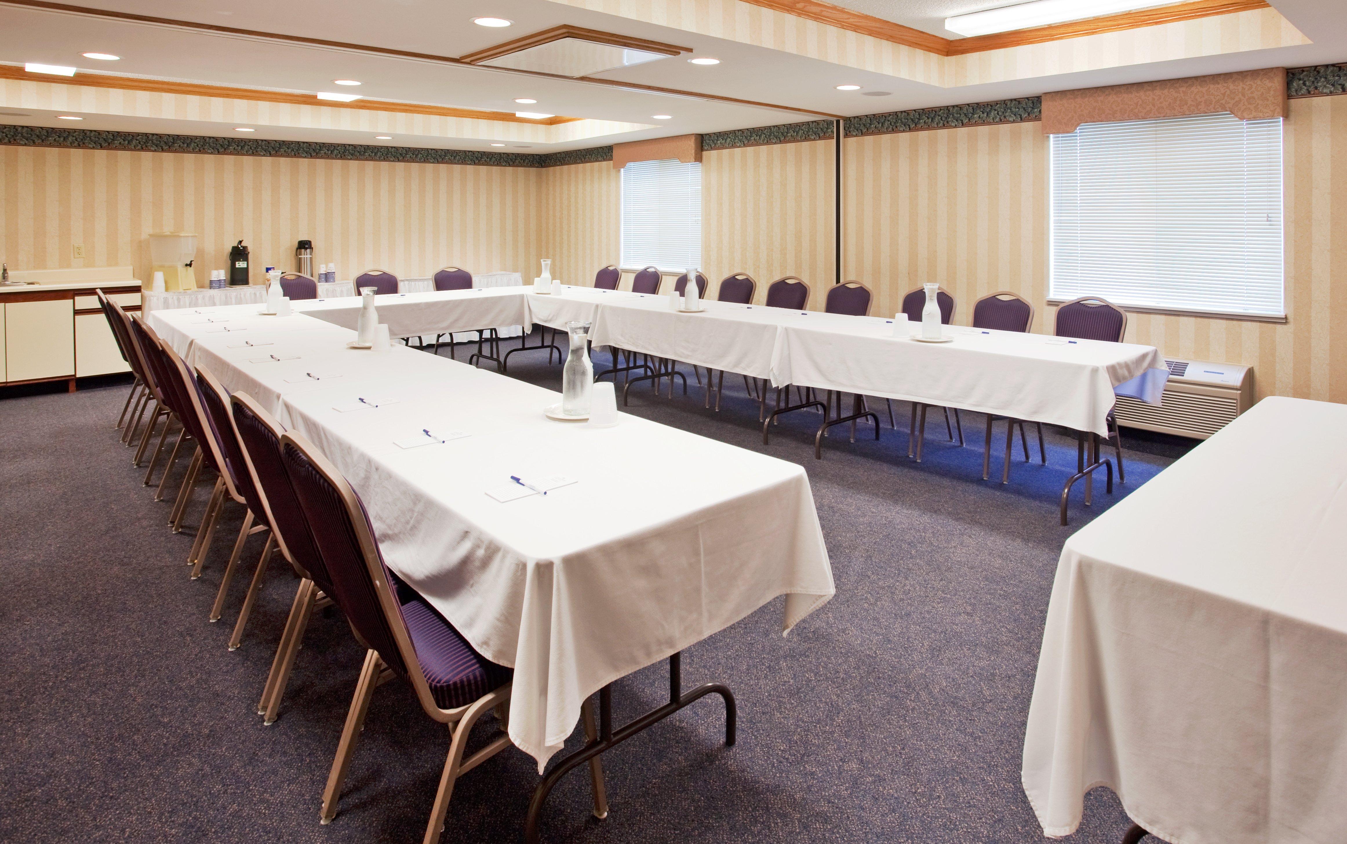 Mainstay Suites Emporia Bagian luar foto