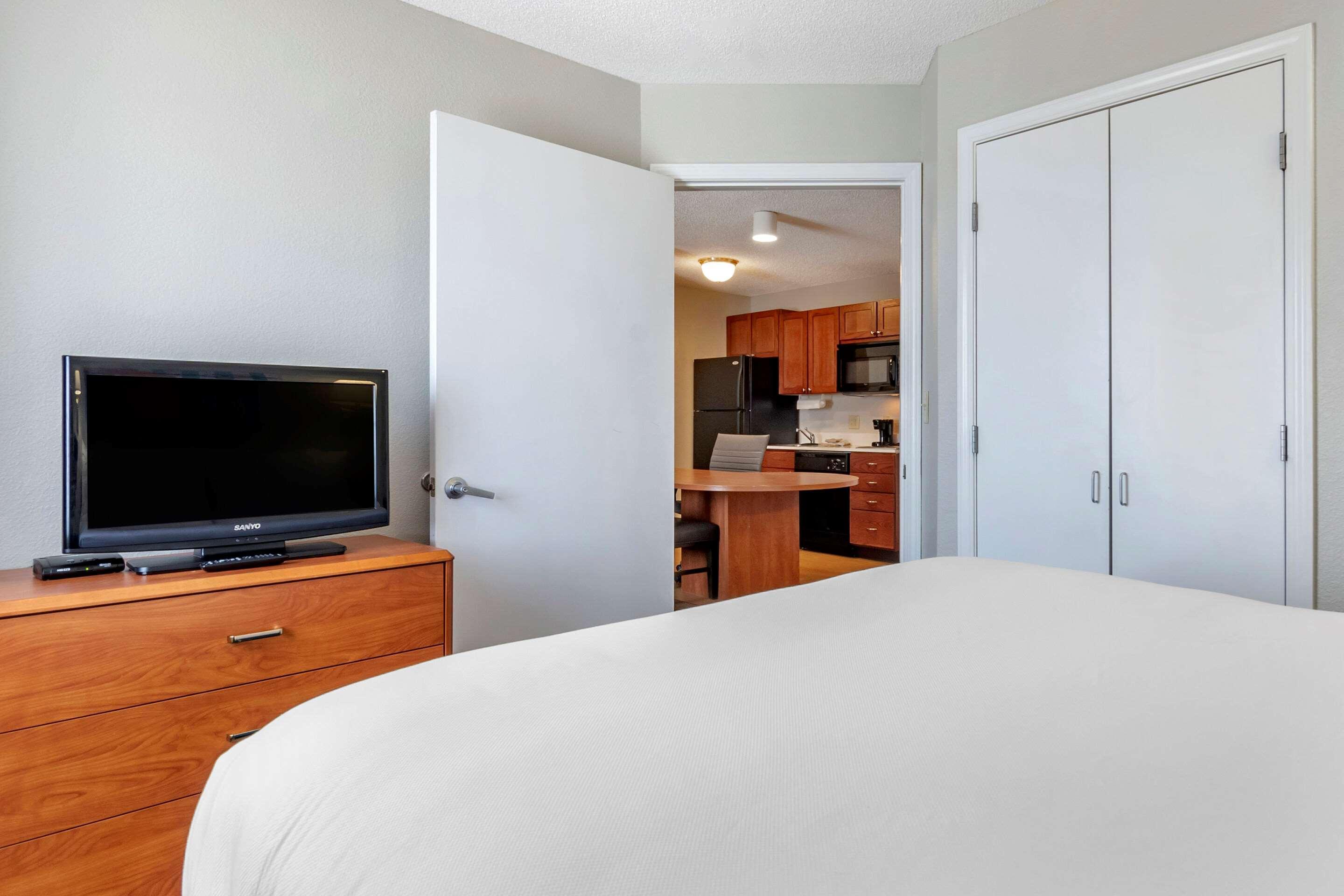 Mainstay Suites Emporia Bagian luar foto