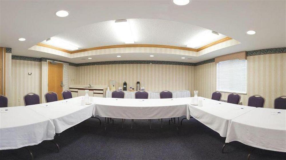Mainstay Suites Emporia Bagian luar foto