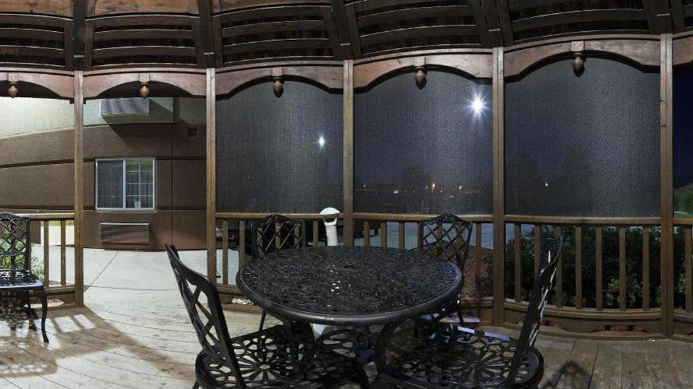 Mainstay Suites Emporia Bagian luar foto