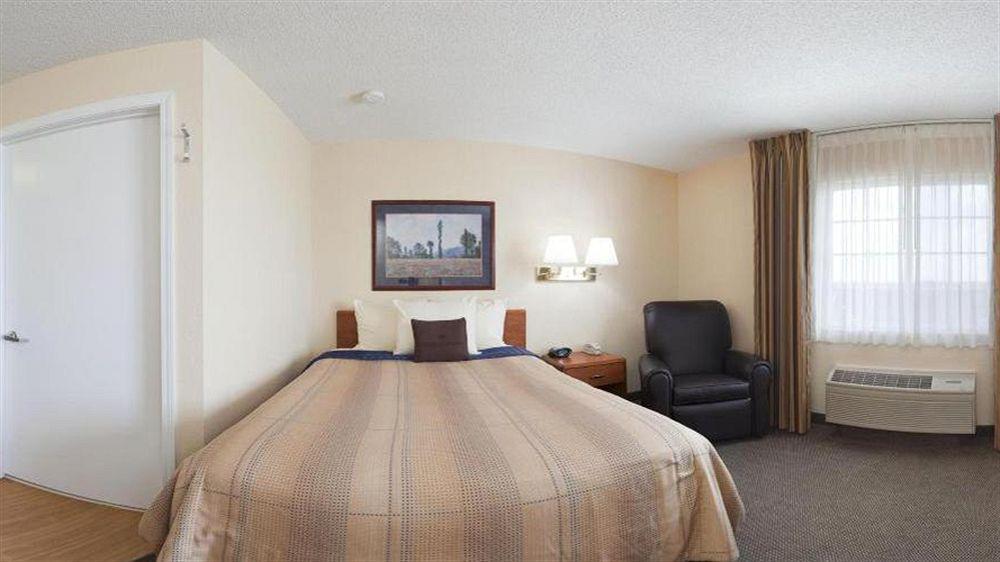 Mainstay Suites Emporia Bagian luar foto