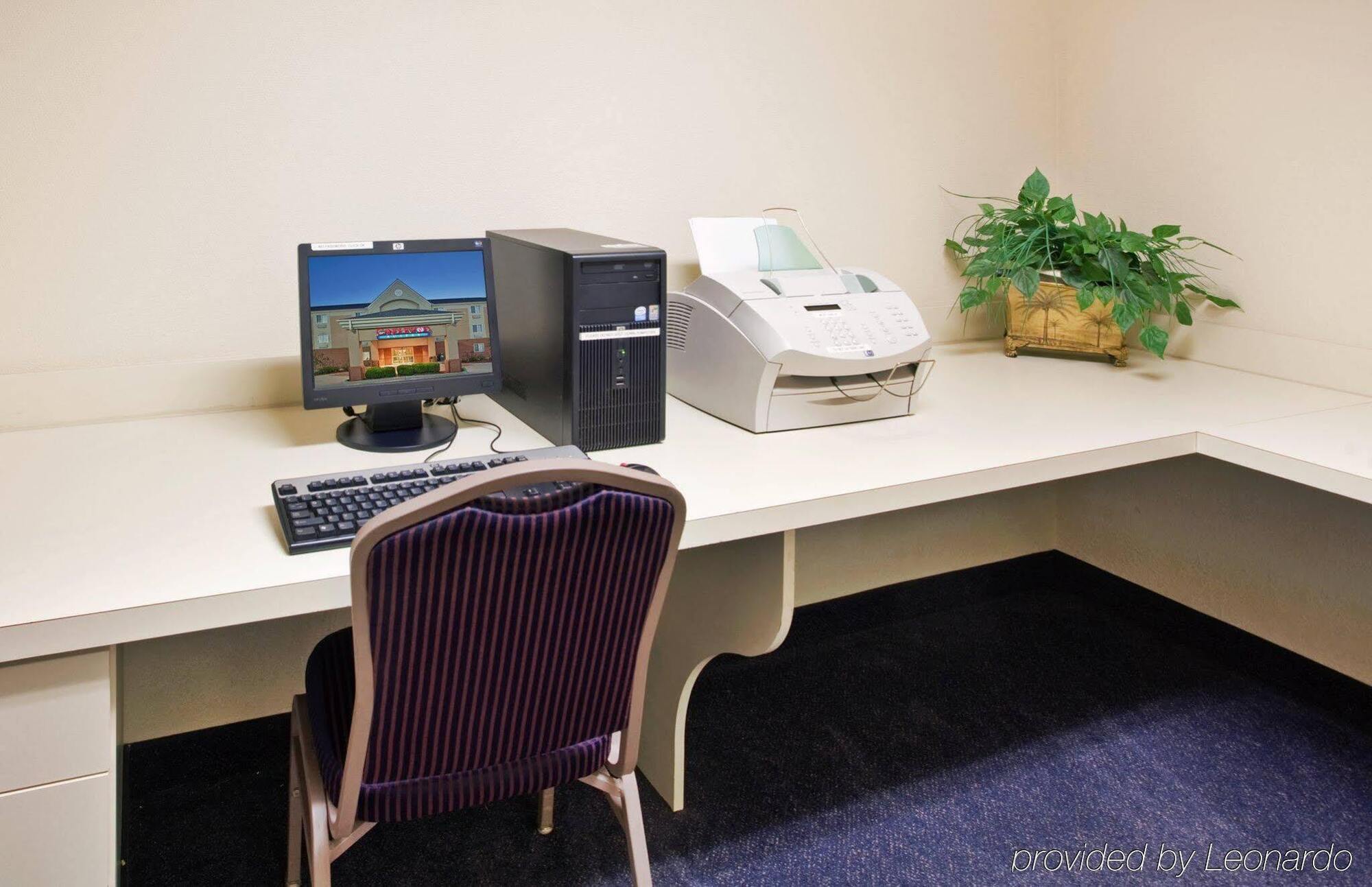 Mainstay Suites Emporia Bagian luar foto