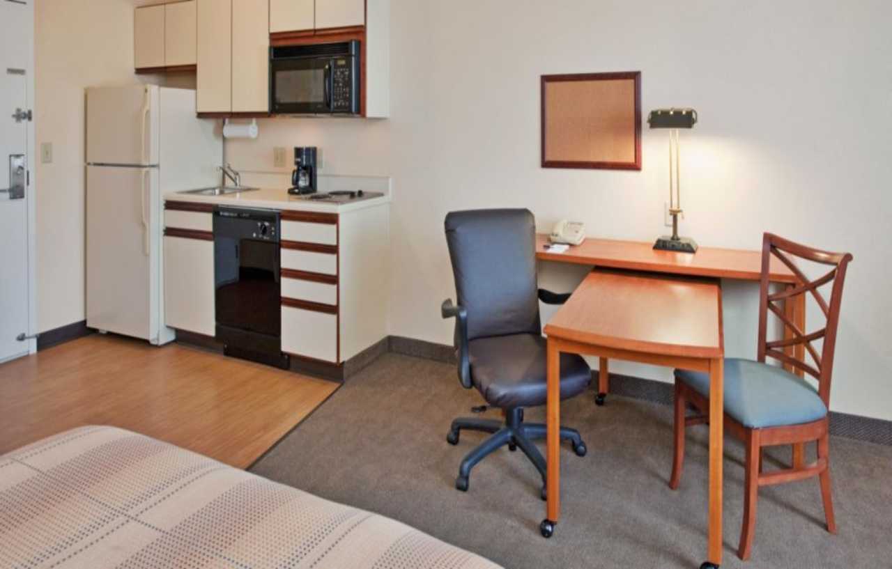 Mainstay Suites Emporia Bagian luar foto